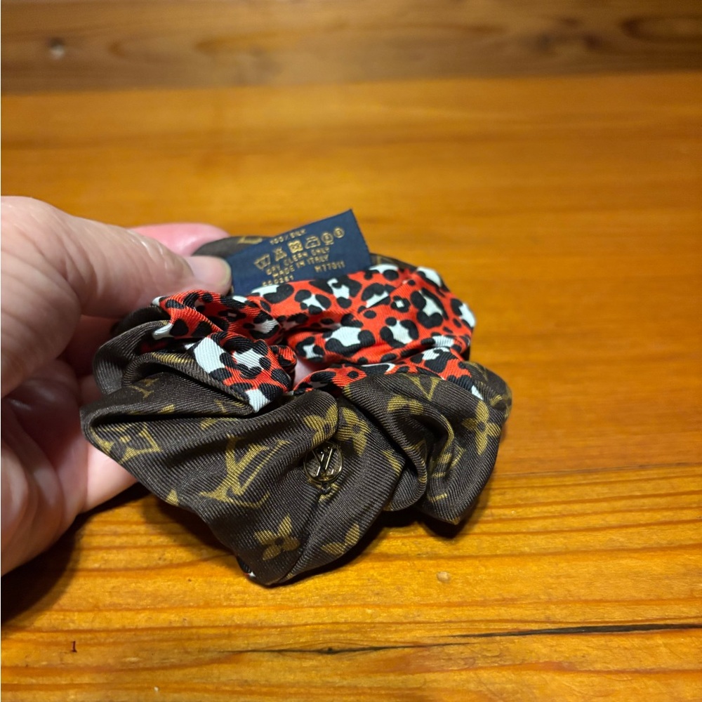Louis Vuitton Brown and Red Patterned Silk Accessory - Picture 4 of 6